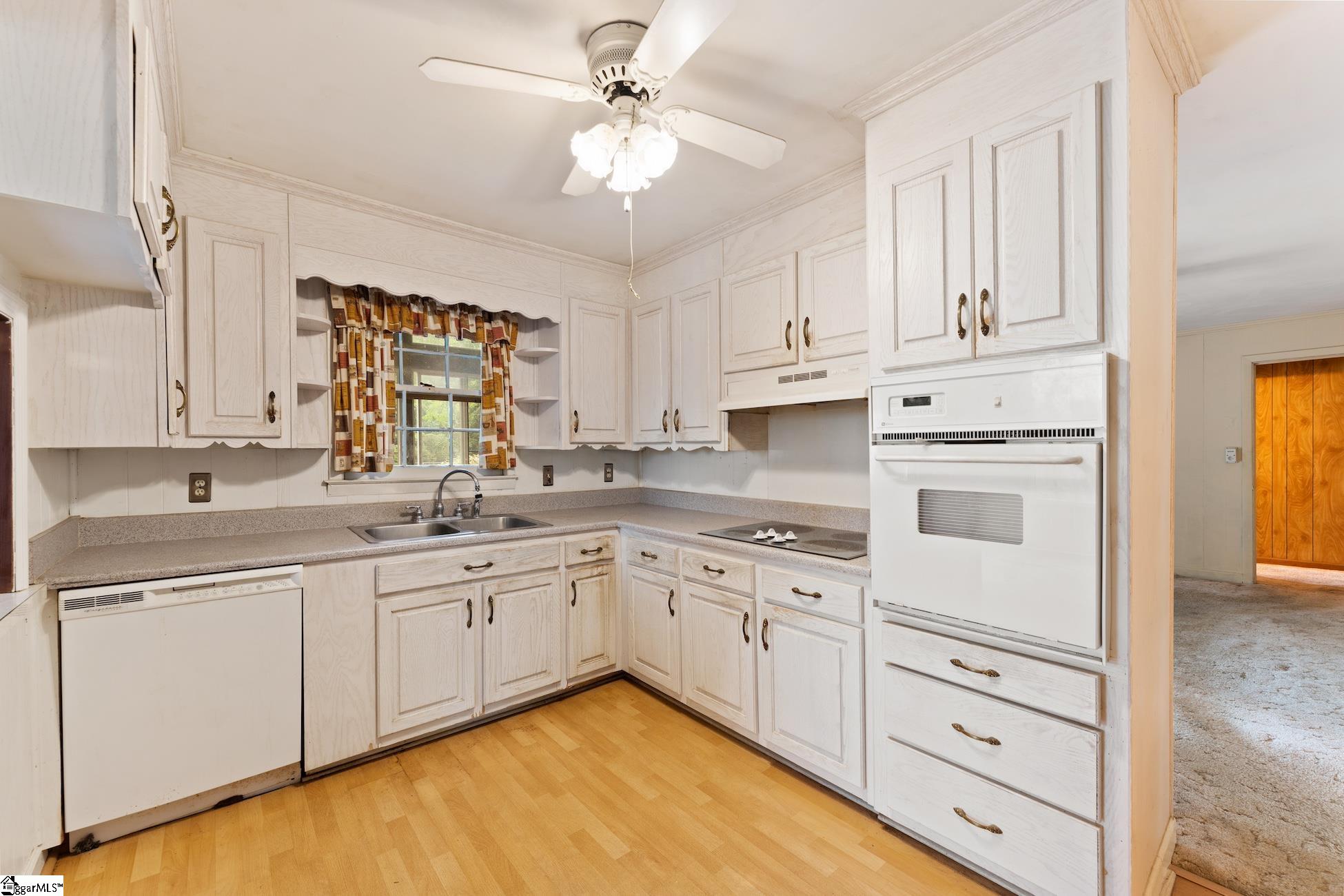 601 Parkins Mill Road Greenville, SC 29607 - Photo 12 of 34