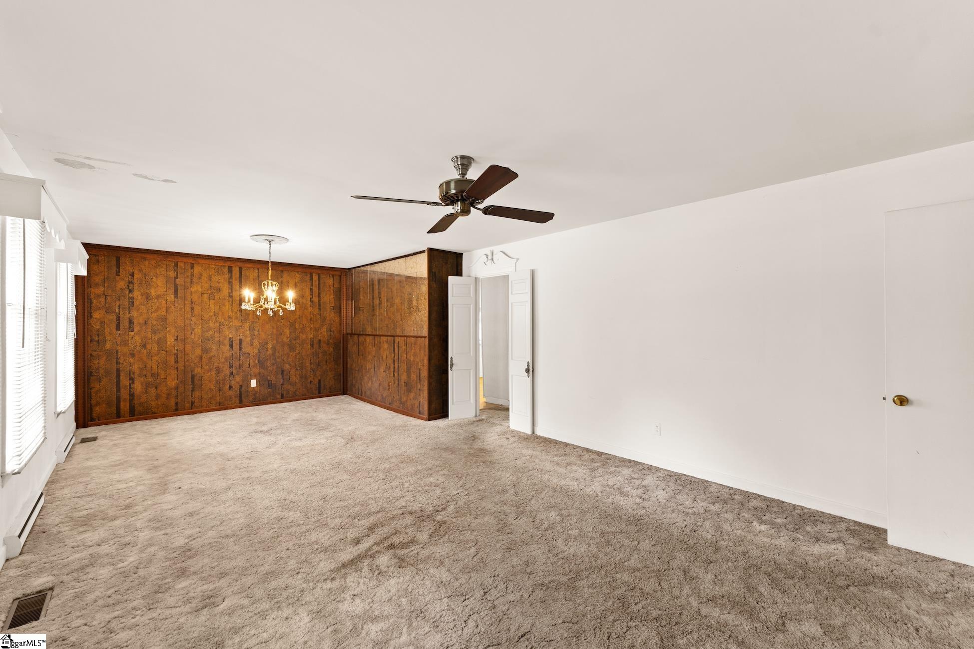 601 Parkins Mill Road Greenville, SC 29607 - Photo 5 of 34