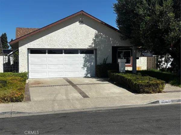 $4,250 | 22561 Catania, Laguna Hills, CA 92653