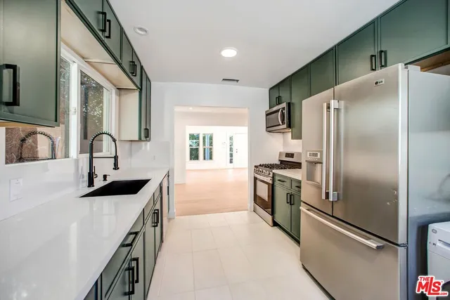 $5,900 | 951 Hilldale Avenue, West Hollywood, CA 90069