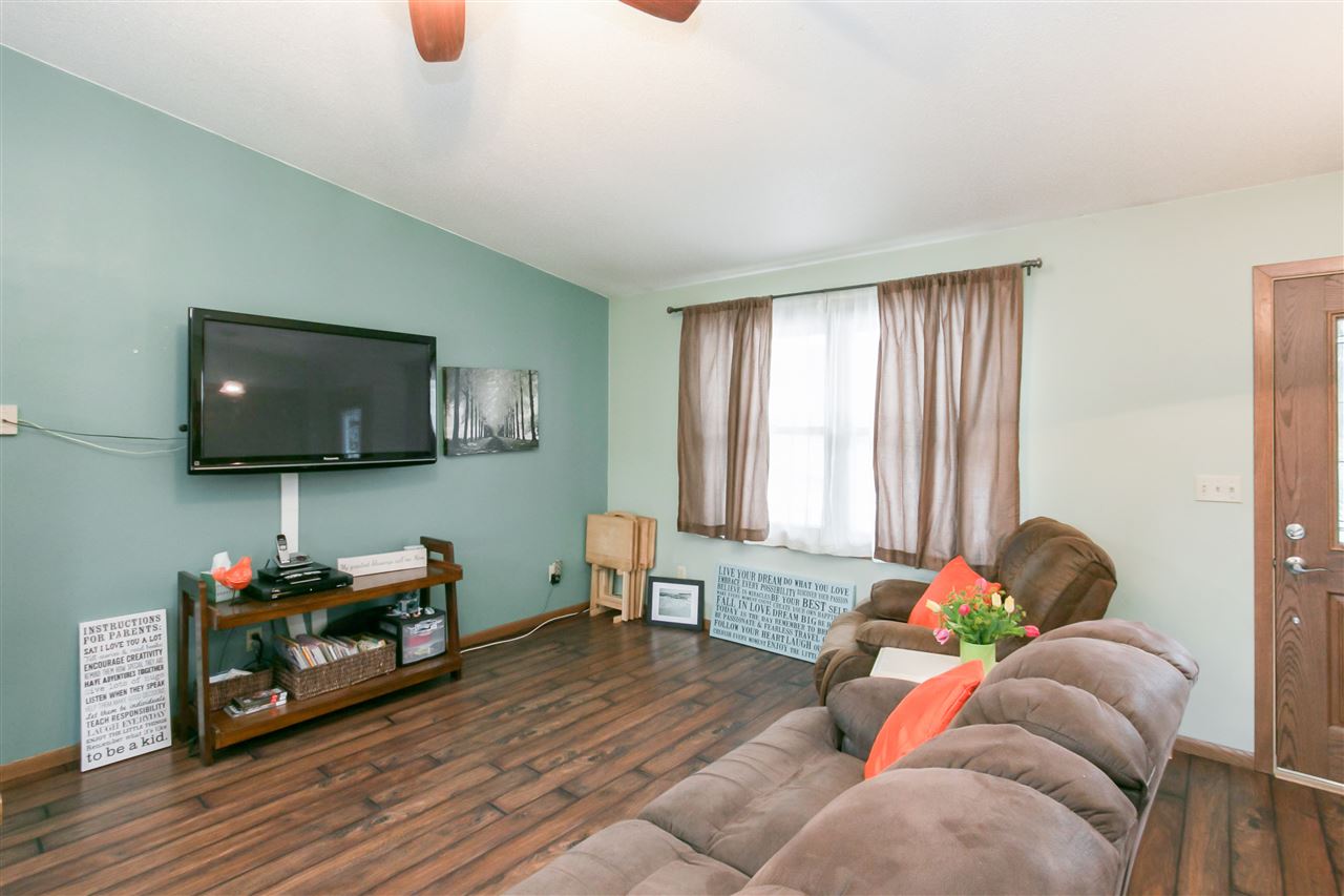 4138 Sunset Solon, IA 52333 - Photo 5 of 25 Gallery Image 5