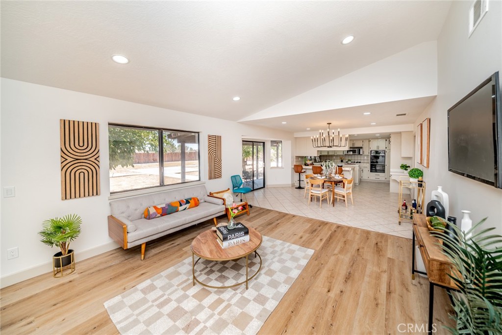 13786 Crow Road Apple Valley, CA 92307 - Photo 14 of 59 13786 Crow Rd Nugent Group Family room
