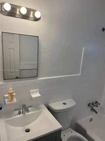 $1,950 | 740 Michigan Avenue, Unit 9, Miami Beach, FL 33139