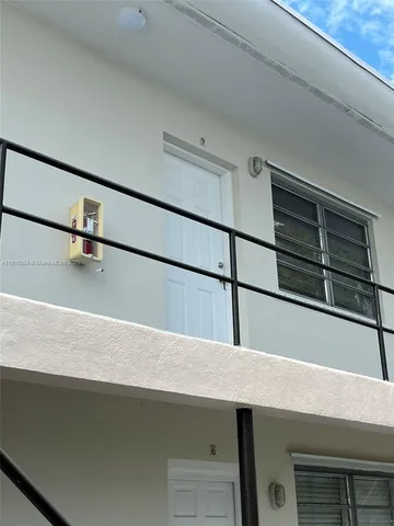 $1,950 | 740 Michigan Avenue, Unit 9, Miami Beach, FL 33139