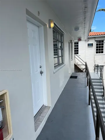 $1,950 | 740 Michigan Avenue, Unit 9, Miami Beach, FL 33139