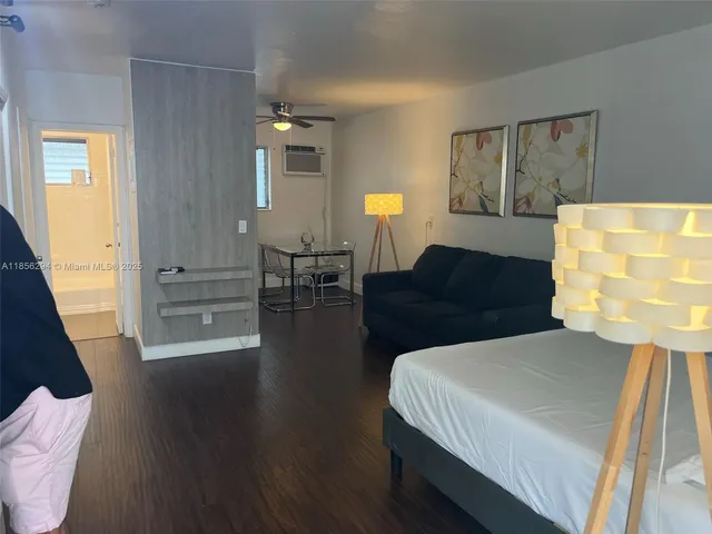 $1,950 | 740 Michigan Avenue, Unit 9, Miami Beach, FL 33139