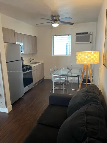 $1,950 | 740 Michigan Avenue, Unit 9, Miami Beach, FL 33139