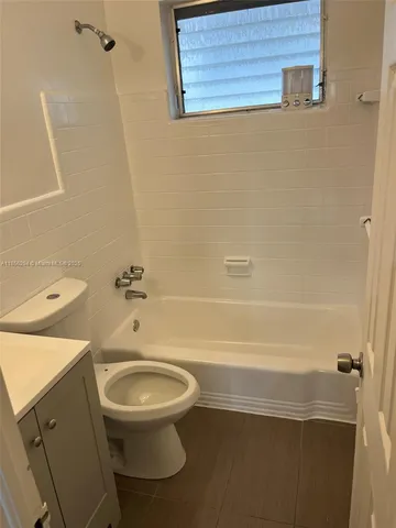 $1,950 | 740 Michigan Avenue, Unit 9, Miami Beach, FL 33139