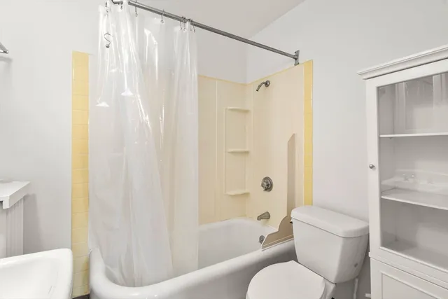 $2,000 | 61 College Street, Unit 2, South Hadley, MA 01075