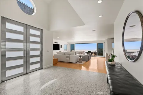 $13,500,000 | 1554 East Oceanfront, Newport Beach, CA 92661