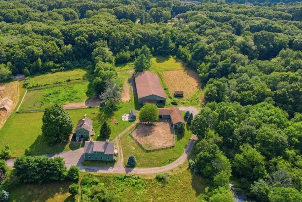 32 Equestrian Way Cranston, RI 02921 - Photo 1 of 50 A truly extraordinary Western Cranston estate, set privately at the end of a quiet cul-de-sac on nearly eight pastoral acres.