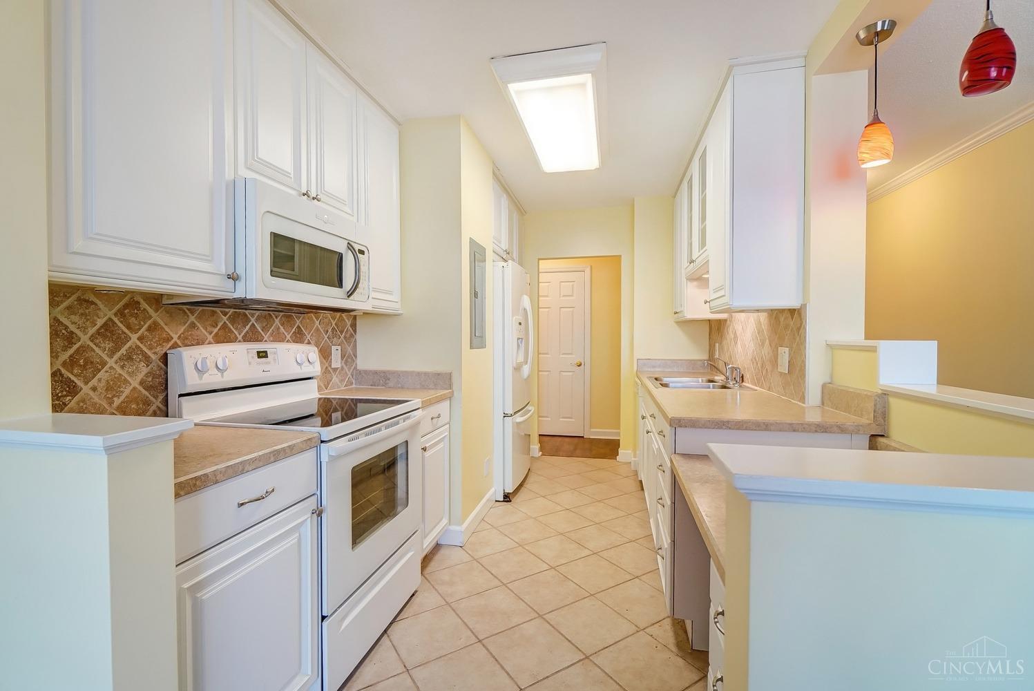 2444 Madison Road, Unit 202B Cincinnati, OH 45208 - Photo 15 of 34