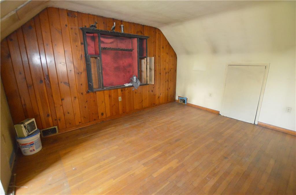 307 Hoffman Road Pittsburgh, PA 15212 - Photo 14 of 21 Gallery Image 14