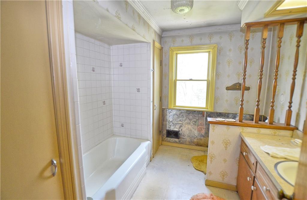 307 Hoffman Road Pittsburgh, PA 15212 - Photo 15 of 21 Gallery Image 15
