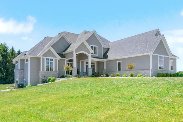 $1,850,000 | 10009 West Farmdale Estates Court, Mequon, WI 53097