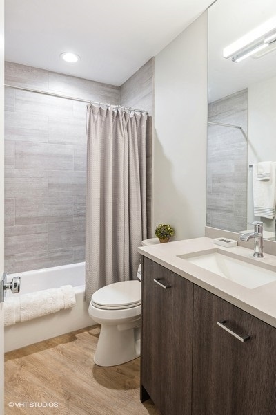 3839 North Clark Street, Unit 304 Chicago, IL 60613 - Photo 7 of 7 a bathroom with a sink a toilet and a bathtub
