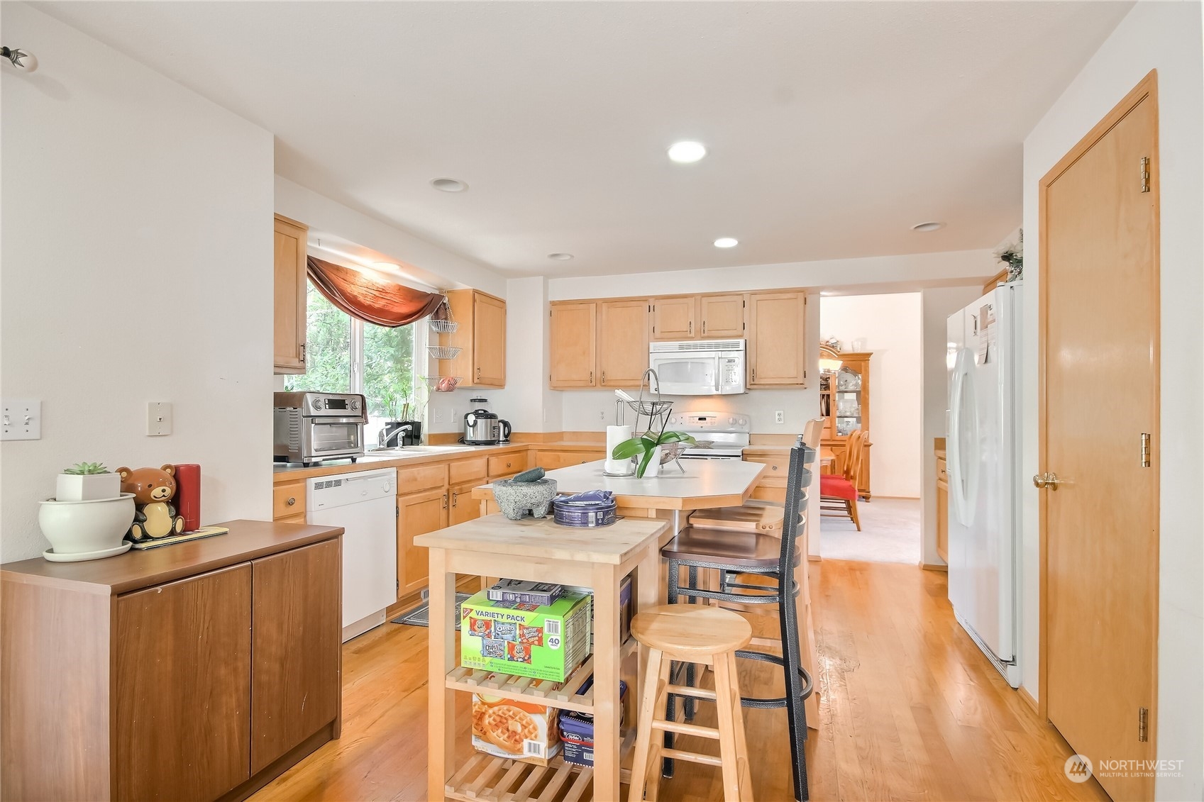 19910 142nd Place Southeast Renton, WA 98058 - Photo 10 of 38 a dining room filled counter top space and a wooden floor