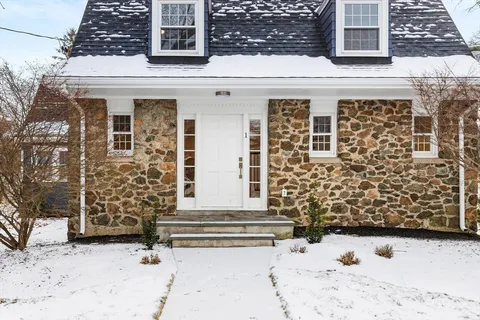 $1,899,000 | 1 Town Way, Winchester, MA 01890