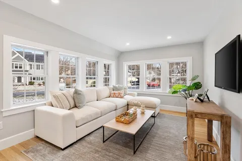 $1,899,000 | 1 Town Way, Winchester, MA 01890