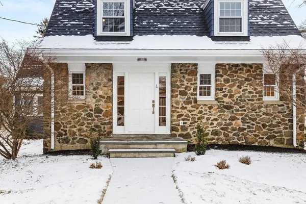 $1,874,000 | 1 Town Way, Winchester, MA 01890
