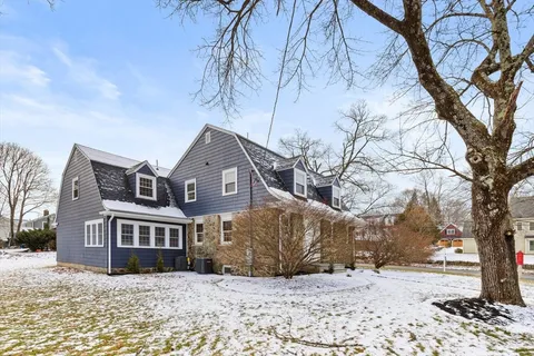 $1,899,000 | 1 Town Way, Winchester, MA 01890