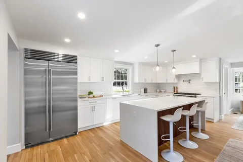 $1,899,000 | 1 Town Way, Winchester, MA 01890