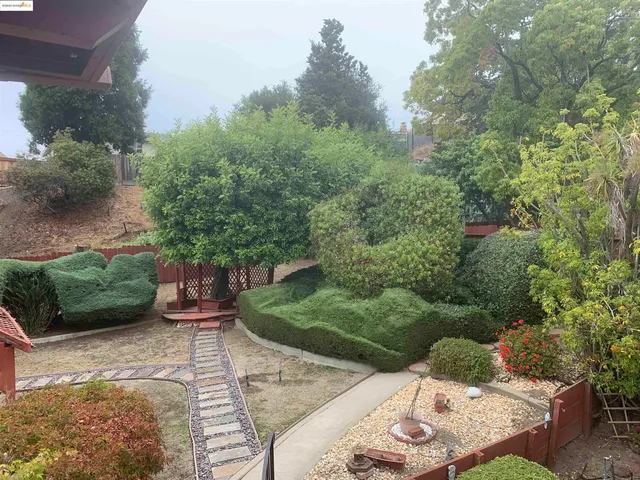 $965,000 | 25 Woodcliff Court, Oakland, CA 94605