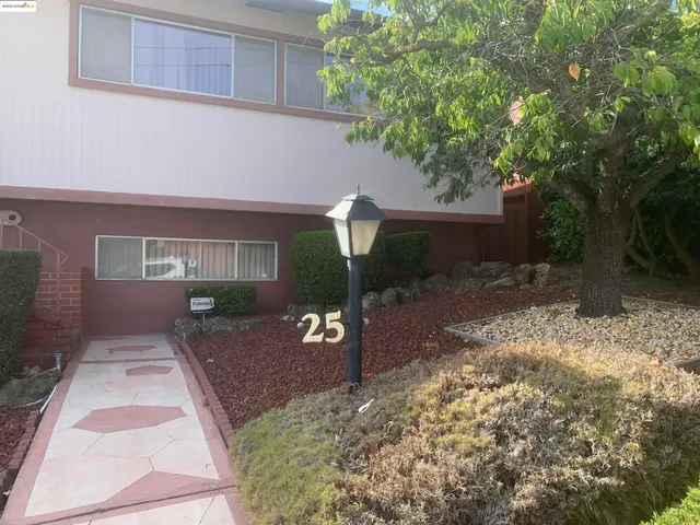 $965,000 | 25 Woodcliff Court, Oakland, CA 94605