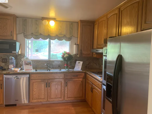 $965,000 | 25 Woodcliff Court, Oakland, CA 94605