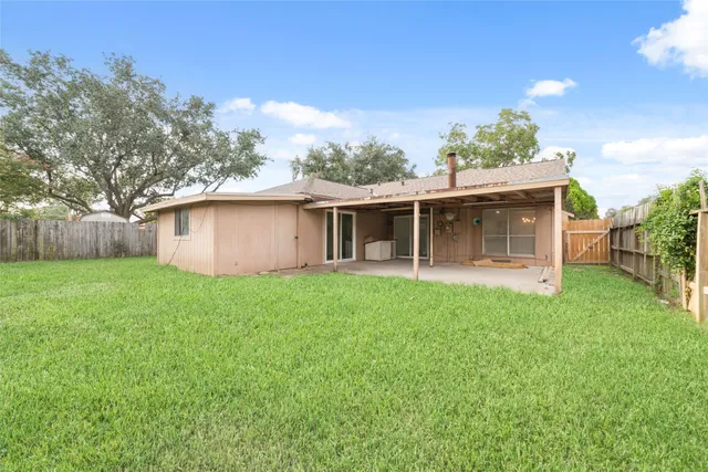 $2,000 | 17003 Summer Dew Lane, Houston, TX 77095
