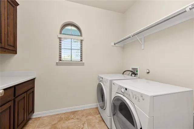 $3,350 | 410 Catalina Lane, Austin, TX 78737