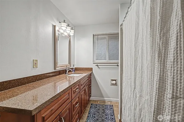 $5,750 | 7028 39th Avenue Northeast, Seattle, WA 98115