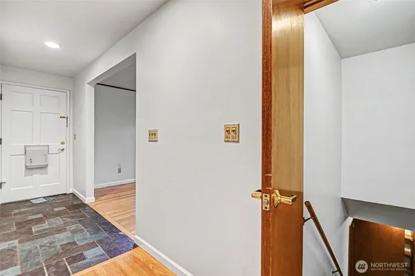 $5,750 | 7028 39th Avenue Northeast, Seattle, WA 98115