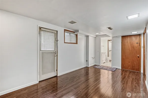 $5,750 | 7028 39th Avenue Northeast, Seattle, WA 98115