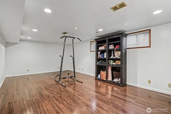 $5,750 | 7028 39th Avenue Northeast, Seattle, WA 98115