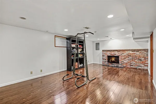 $5,750 | 7028 39th Avenue Northeast, Seattle, WA 98115