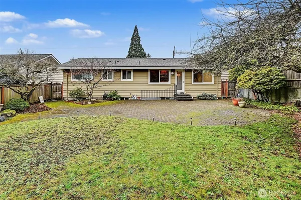 $5,750 | 7028 39th Avenue Northeast, Seattle, WA 98115