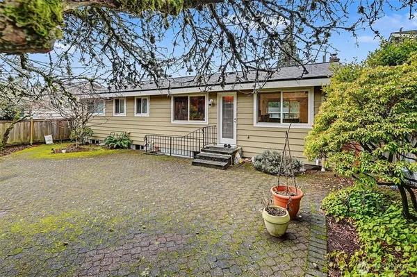 $5,750 | 7028 39th Avenue Northeast, Seattle, WA 98115