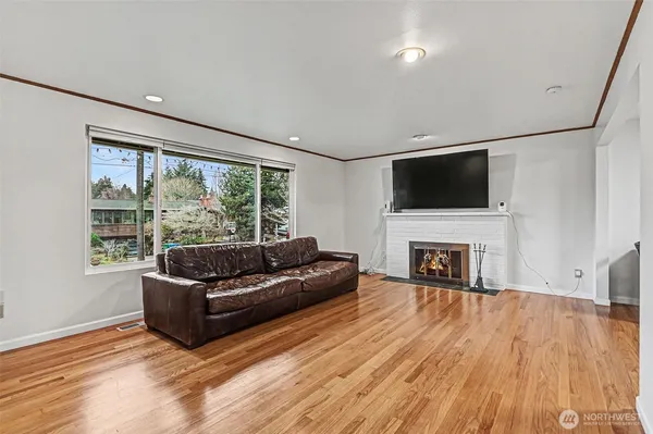 $5,750 | 7028 39th Avenue Northeast, Seattle, WA 98115