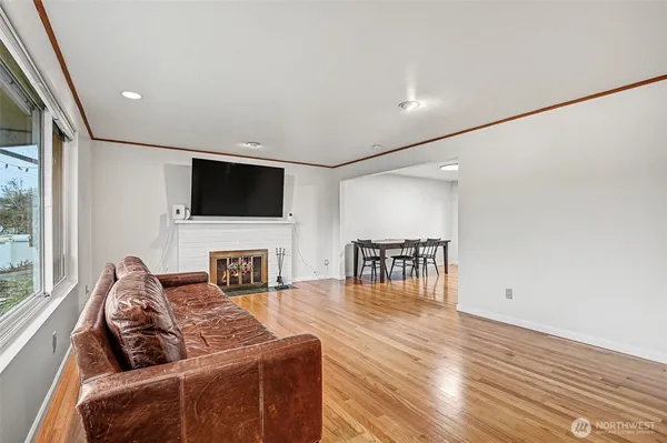 $5,750 | 7028 39th Avenue Northeast, Seattle, WA 98115