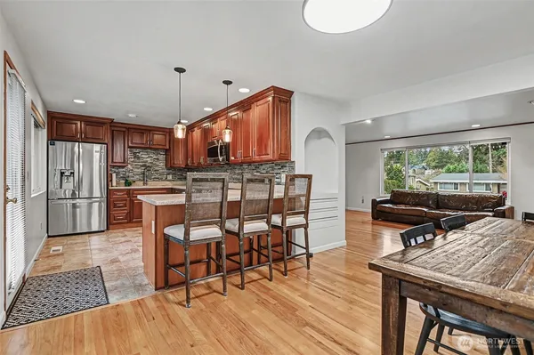 $5,750 | 7028 39th Avenue Northeast, Seattle, WA 98115