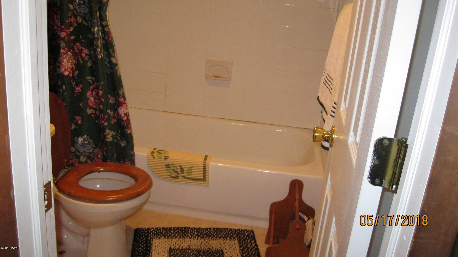 41 Kensington Road Hawley, PA 18428 - Photo 7 of 12