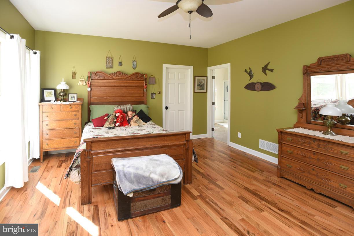 7327 Dam 4 Road Sharpsburg, MD 21782 - Photo 17 of 30 Bedroom (Master)