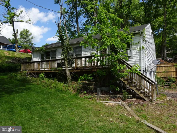 $380,000 | 18610 Old Triangle Road, Triangle, VA 22172