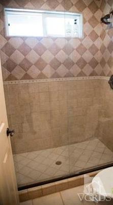 823 Warren Court Moorpark, CA 93021 - Photo 15 of 20 a bathroom with a shower