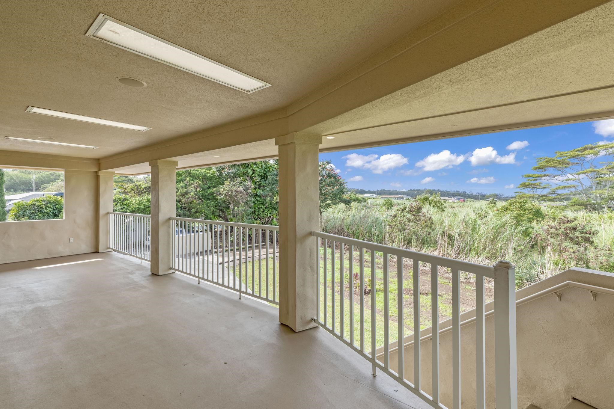 44 Pokoa Place Haiku, HI 96708 - Photo 11 of 29 a view of a porch
