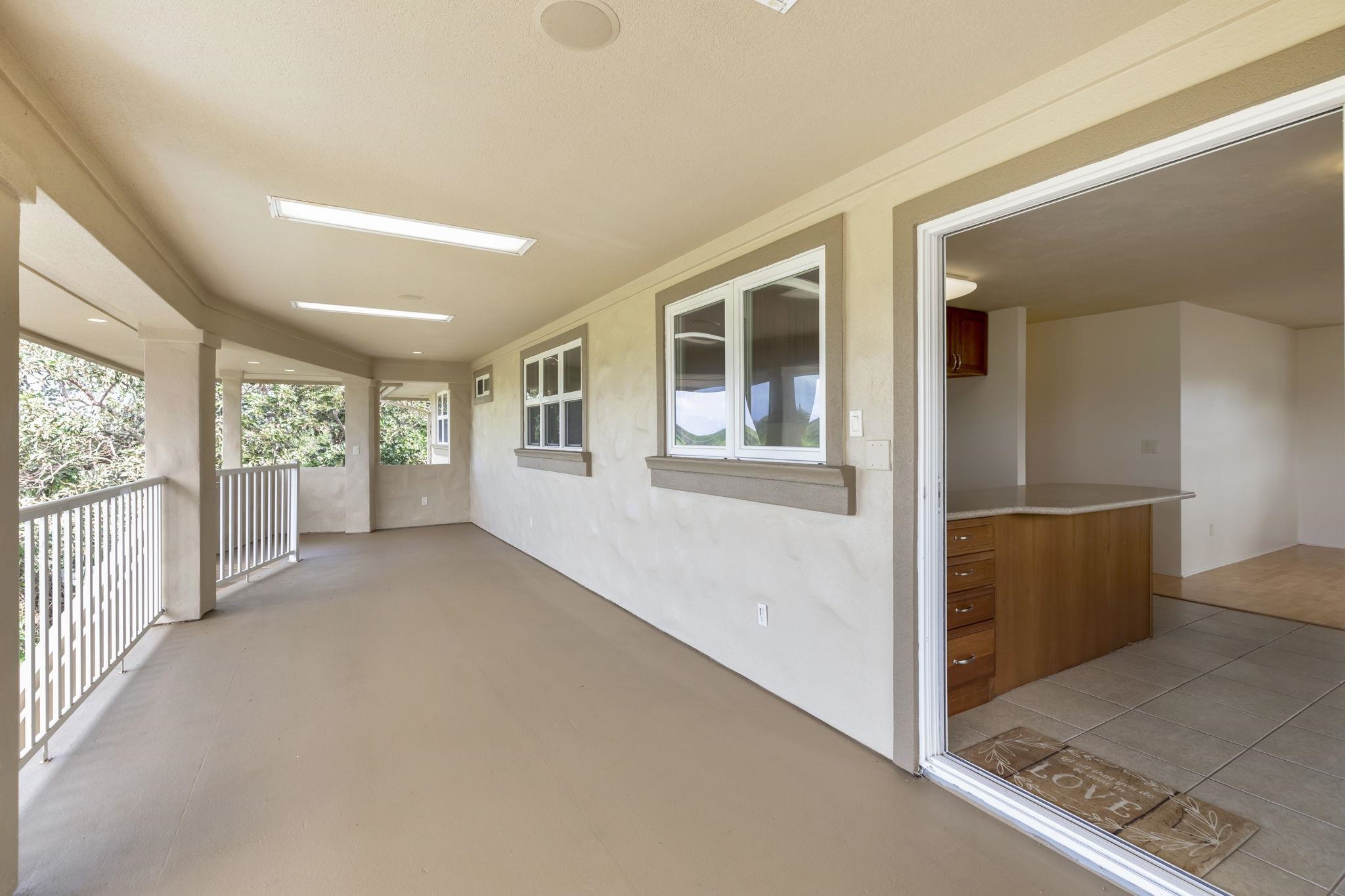 44 Pokoa Place Haiku, HI 96708 - Photo 14 of 29 an empty room with windows