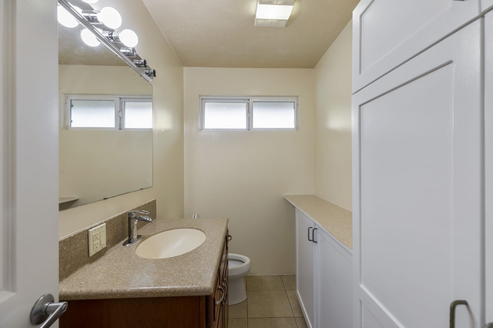 44 Pokoa Place Haiku, HI 96708 - Photo 21 of 29 a bathroom with a sink and a mirror