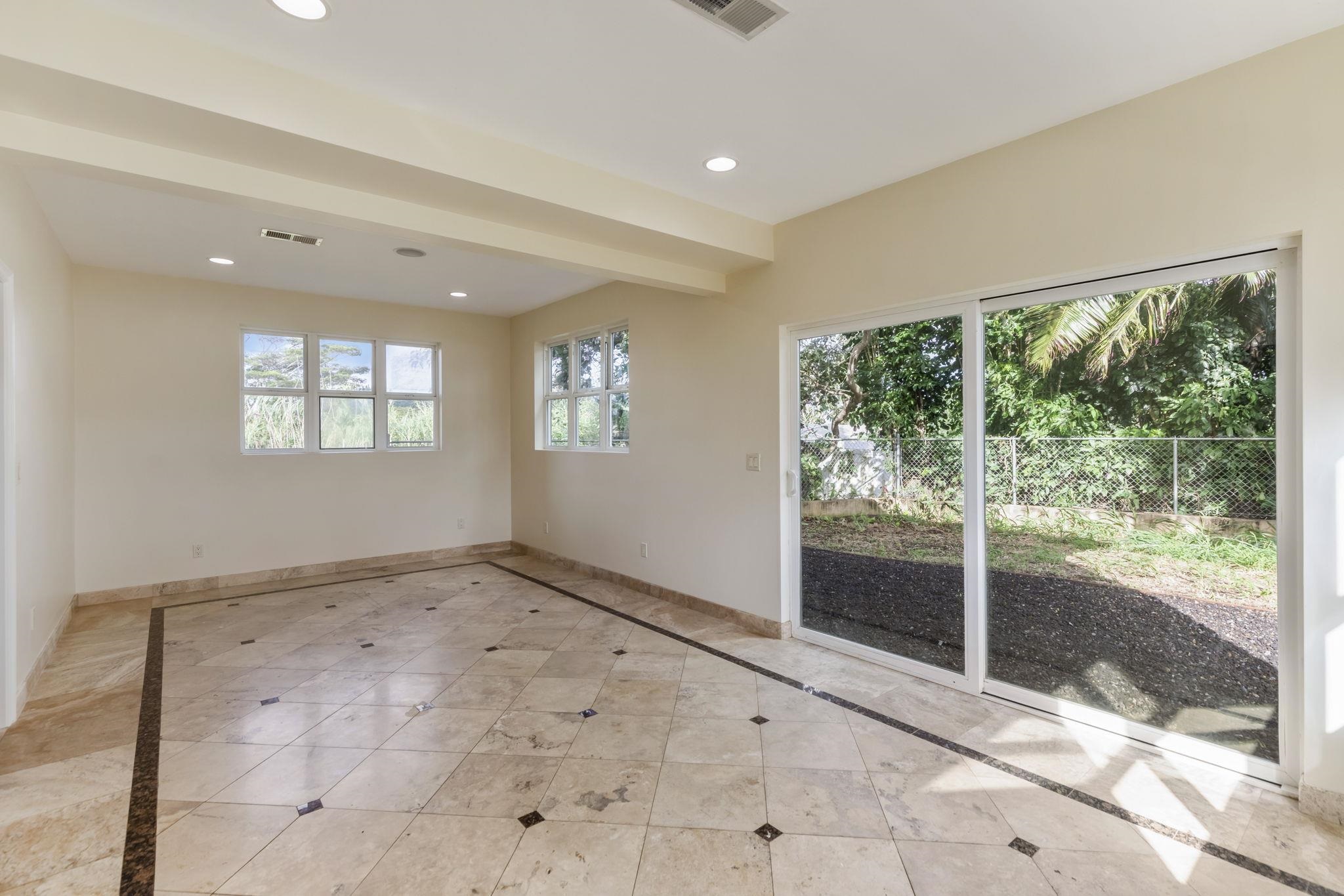 44 Pokoa Place Haiku, HI 96708 - Photo 5 of 29 a view of a big room with windows and view of bathroom
