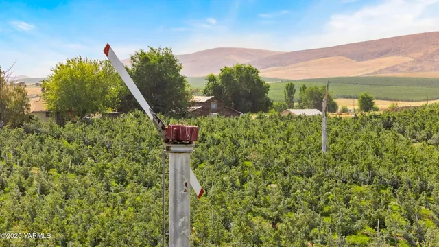 $850,000 | Nka Desmarais Road, Moxee, WA 98936